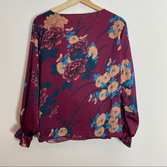 Floral faux wrap long sleeve plus sz top size 1XL - Picture 2 of 8